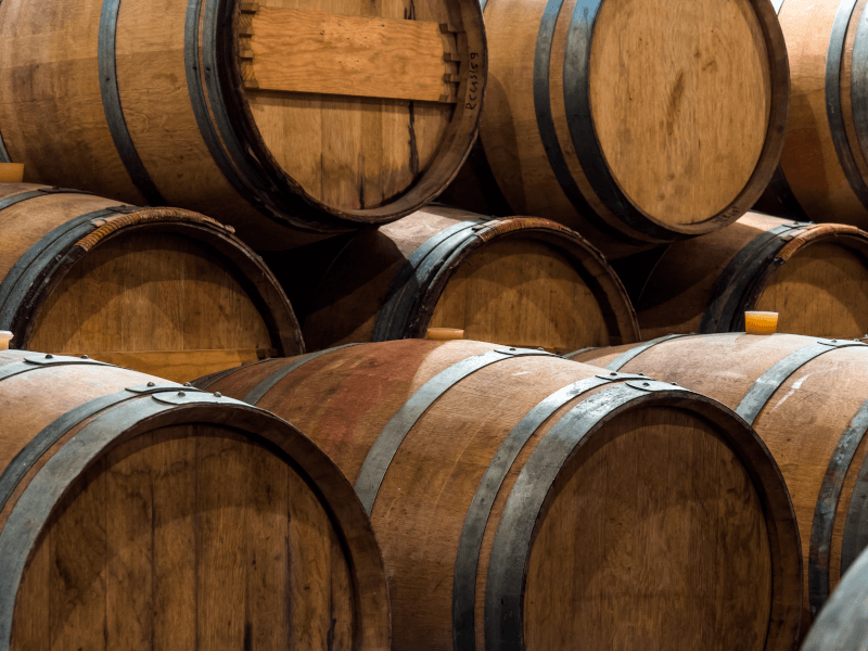 Pieni puutynnyri, ranskalaisen viininviljelyn perusväline Pieni puutynnyri, ranskalaisen viininviljelyn perusväline