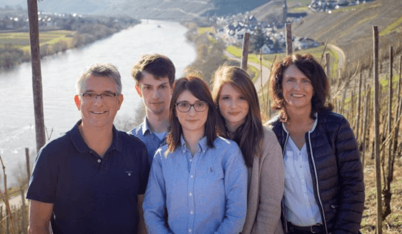 Haagin perhe Weingut Schloss Lieseriltä