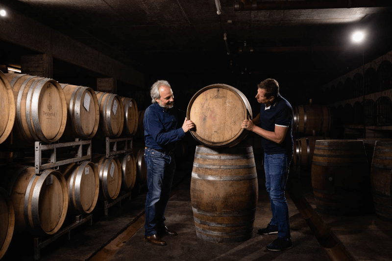 Jürgen Doetsch ja Hans-Jörg Lüchau viinikellarissa